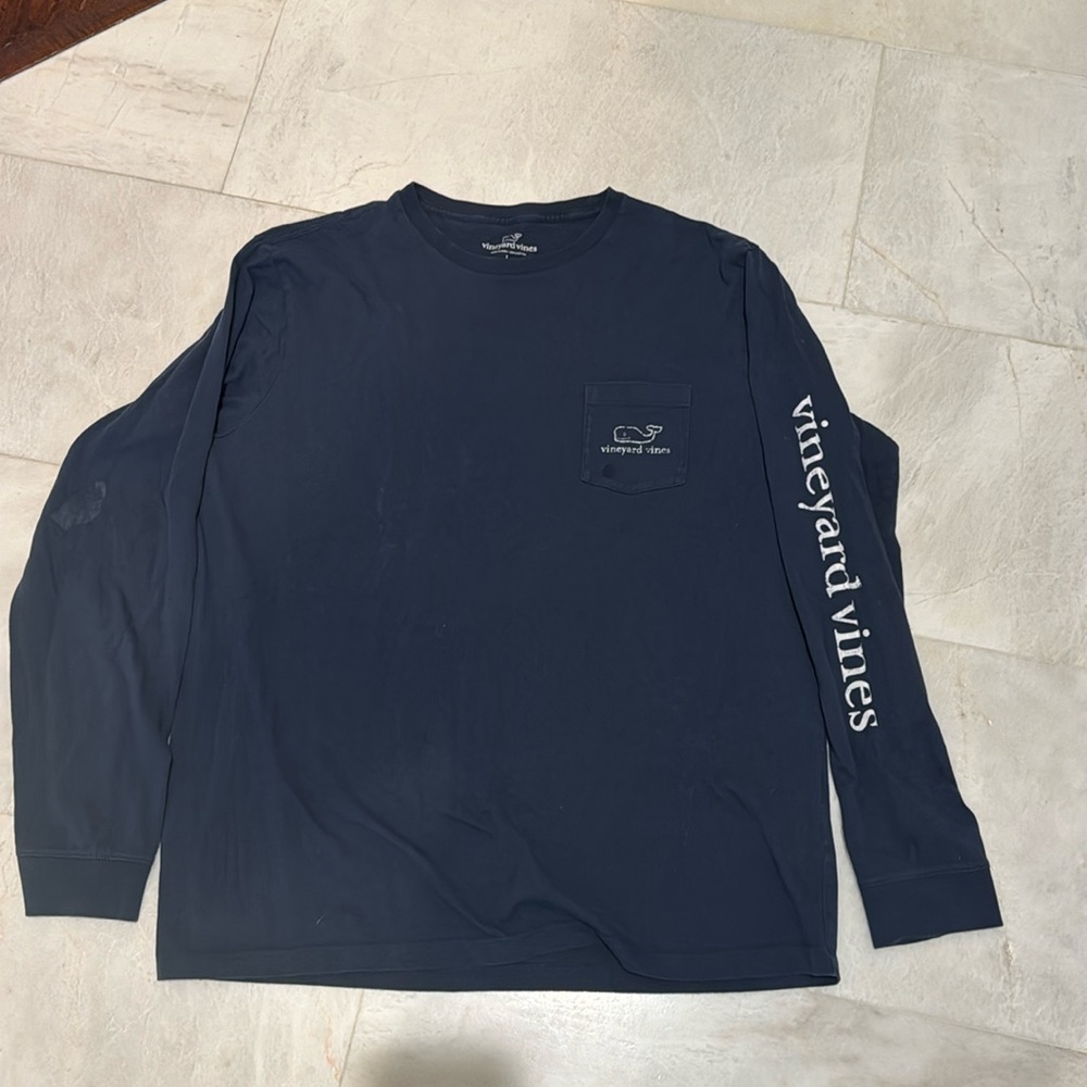 Men’s L Vineyard Vines LS tee